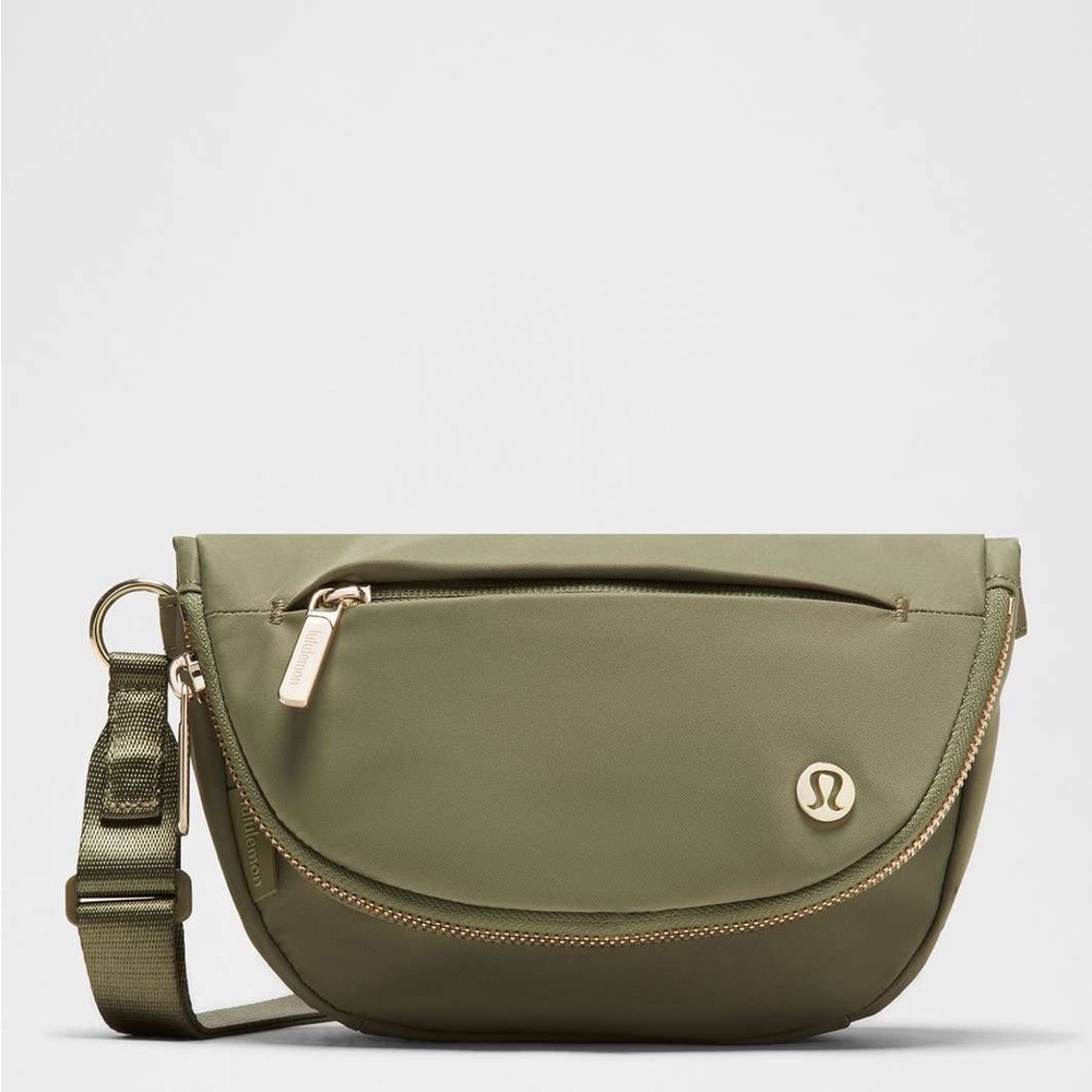 Lululemon All Night Festival Bag *Micro 2L
Bay Leaf / Gold